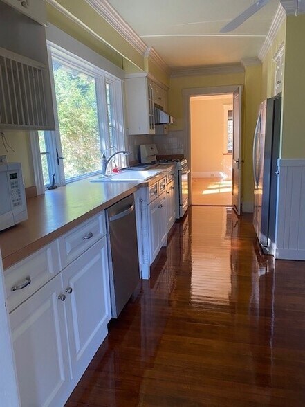 Building Photo - 1096 Highland Ave