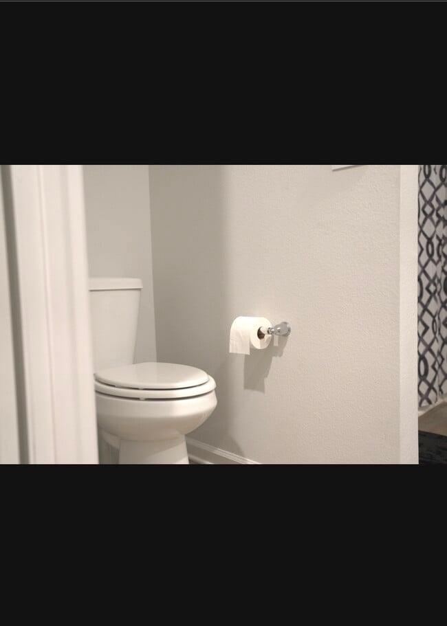 Building Photo - Oakmont place