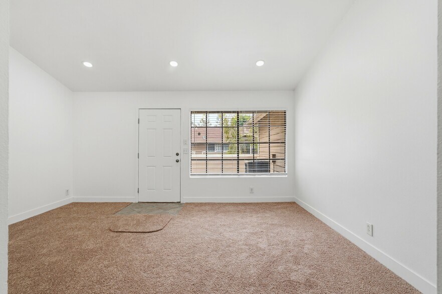 Building Photo - 11350 Foothill Blvd