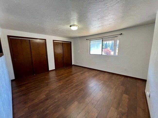 Building Photo - 2 BD Hawks Prairie Duplex