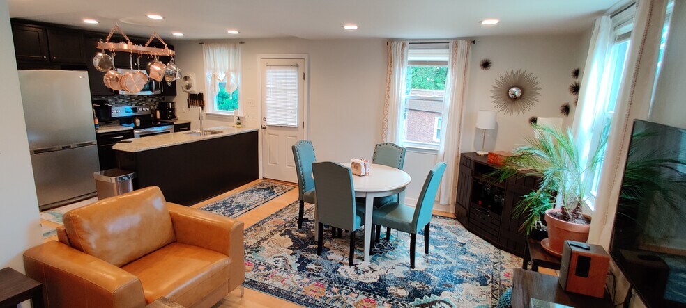 Building Photo - 278 Valley View Road