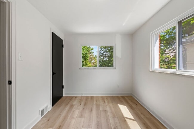 Building Photo - READY FOR MOVE IN! Don't miss this STUNNING, FULLY RENOVATED 3 bedroom in McKeesport!