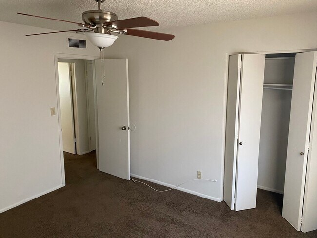 Building Photo - 3326 S Country Club Way