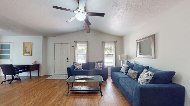 Building Photo - 3906 Sioux Cir