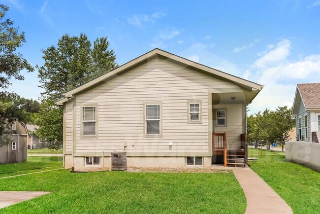 Building Photo - Cozy 3 Bed, 2 Bath home in Kearney