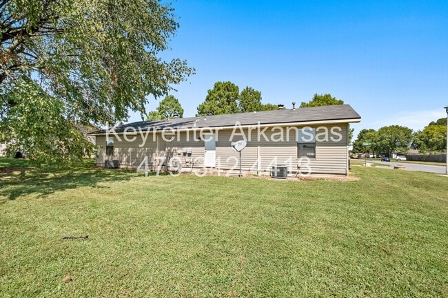 Building Photo - Newly Renovated Duplex in West Fayetteville!