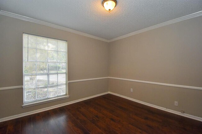 Building Photo - 1831 Willow Point Dr