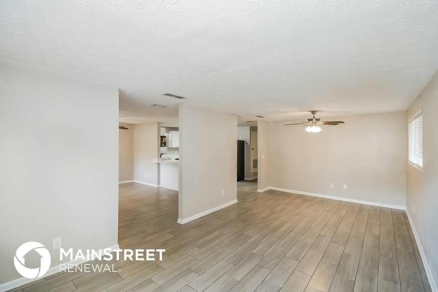 Building Photo - 4425 Jana Ln N