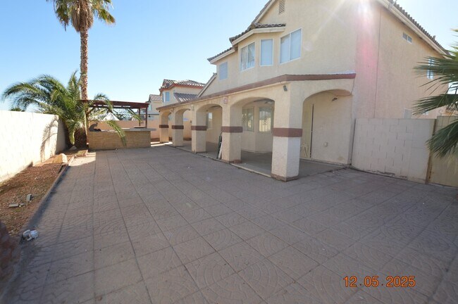 Building Photo - 604 Princess Ave