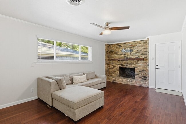 Building Photo - 8739 Ukiah Dr