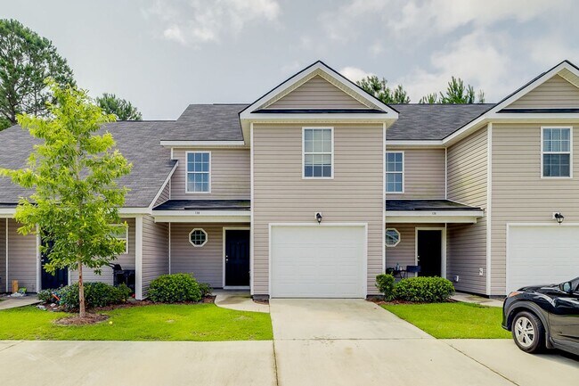 Building Photo - 3 Bed 2.5 Bath - Spacious Townhome Centrally Located in Rincon