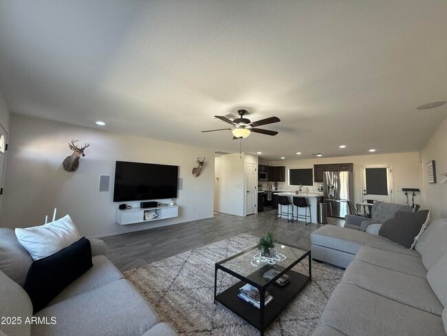 Building Photo - 726 S Johnson Rd