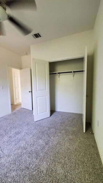 Building Photo - 10410 Bramble Berry Dr