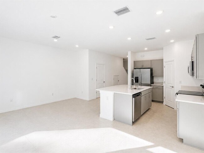Building Photo - 15144 Cuzcorro Ct