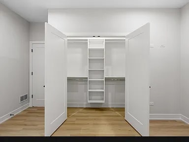 Building Photo - 5006 S Prairie Ave