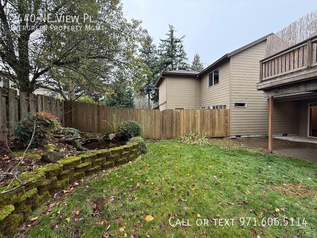 Building Photo - 2440 NE View Pl