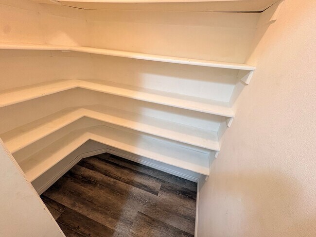 Building Photo - Furnished Housing