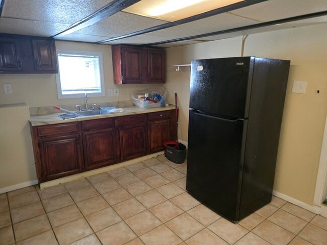 Building Photo - 27 Shelby St