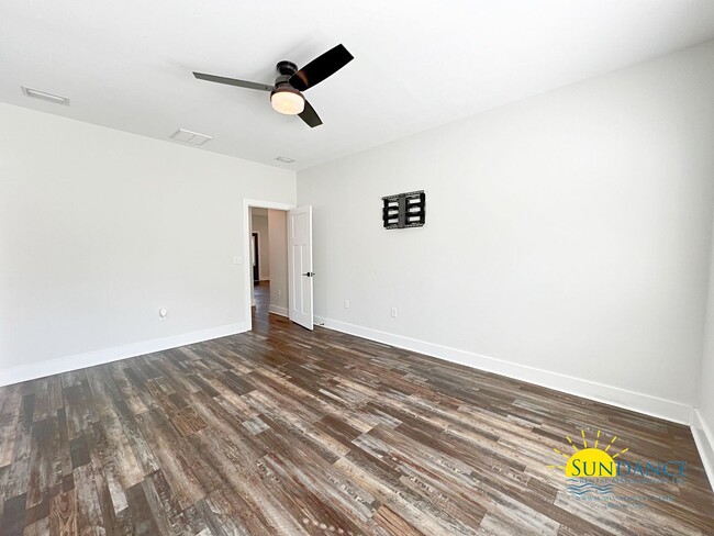 Building Photo - Stunning 3 Bedroom Home in North Crestview!