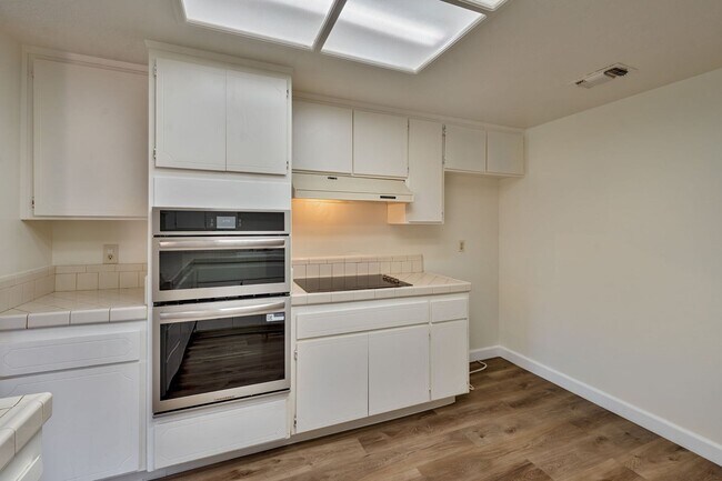 Building Photo - 3 Bedroom Home with Fireplace and LVP Flooring & 2-Car Garage!