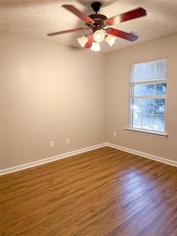 Building Photo - 627 Linden Ln
