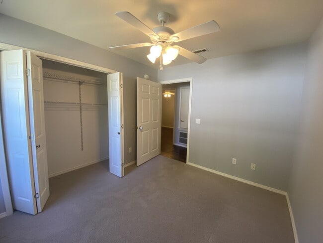 Building Photo - "Cozy 3-Bed Oasis with 2 Baths in Vibrant ...