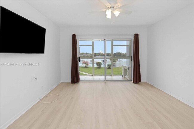 Building Photo - 2223 Park Ln