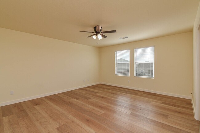 Building Photo - 1024 Water Oak Ln