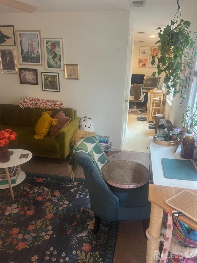 Building Photo - 463 Main St