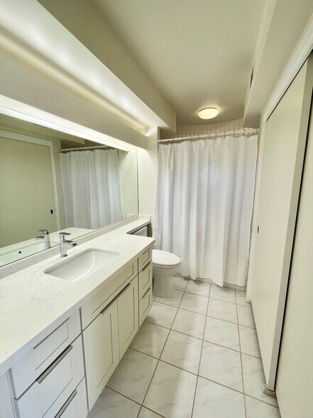 Building Photo - 1910 Ala Moana Blvd