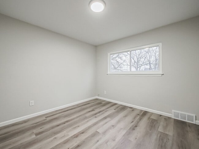 Building Photo - AVAILABLE NOW! Charming 3-Bedroom Home in Prime Pontiac Location