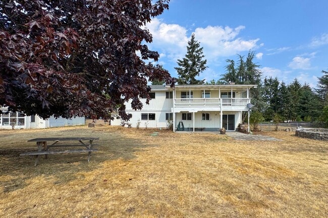Building Photo - Large Home on Large Lot in Sequim