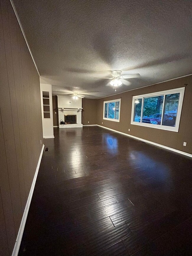 Building Photo - unique home with beautiful scenery