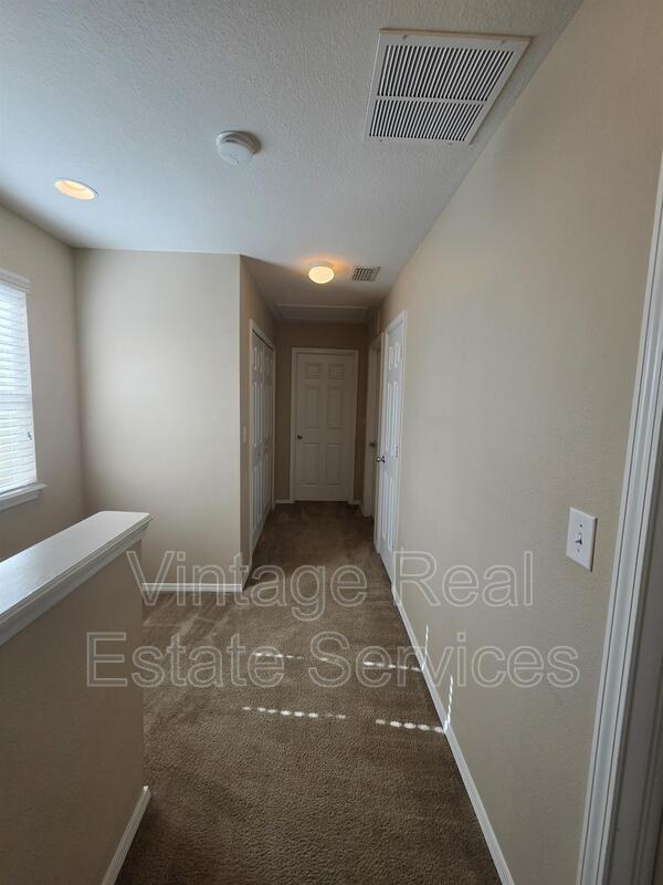 Building Photo - 9209 English Oaks Ln