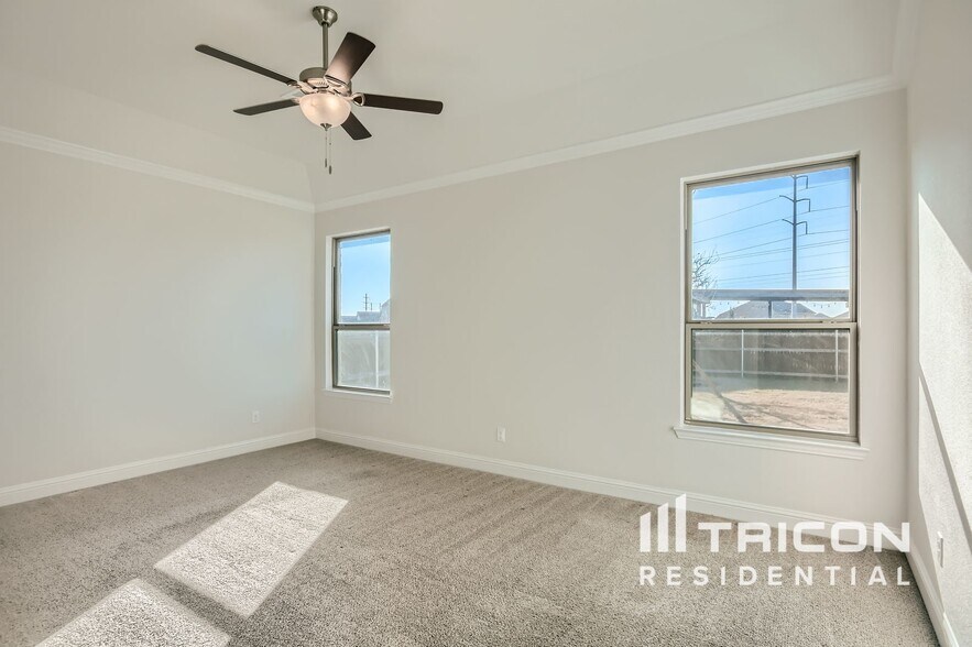 Building Photo - 334 S Hill Dr