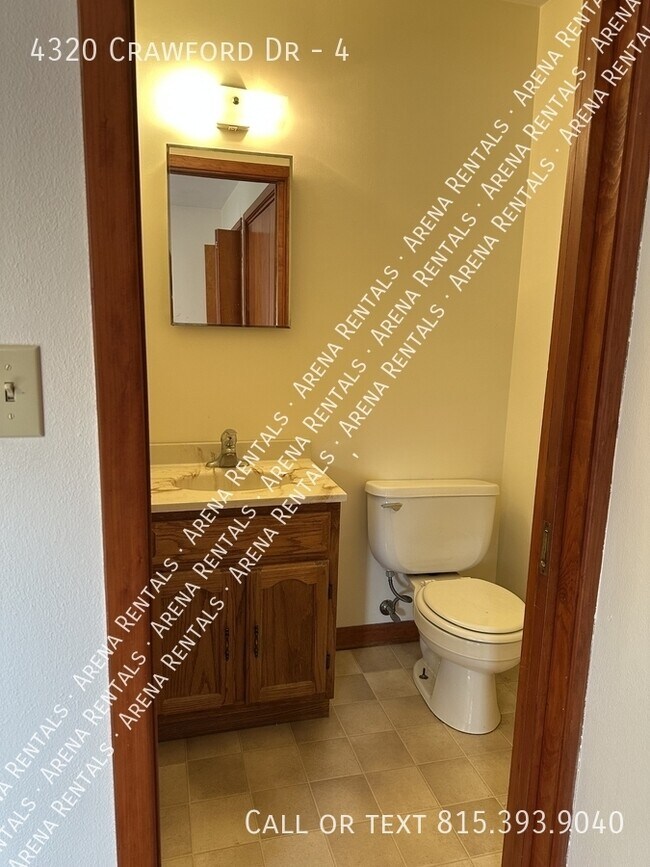 Building Photo - 4320 Crawford Dr