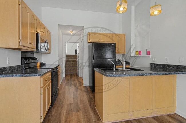 Building Photo - 105 Edgeview Dr