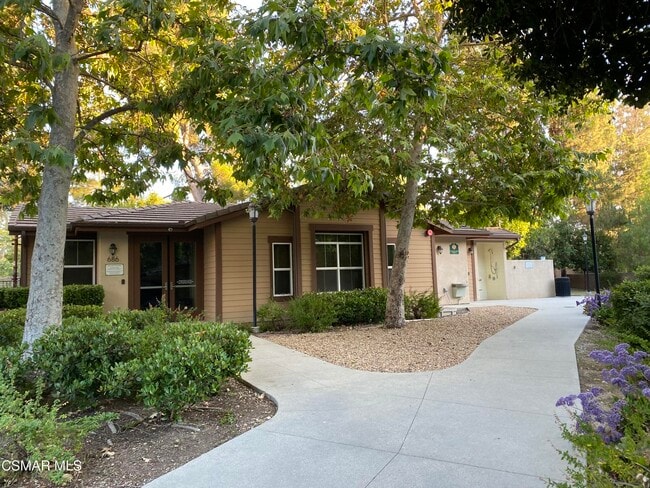 Building Photo - 730 Tennis Club Ln