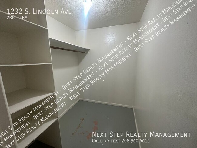 Building Photo - 1232 S Lincoln Ave