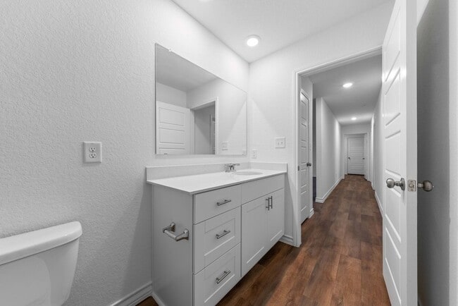 Building Photo - 817 Heartseed Ave