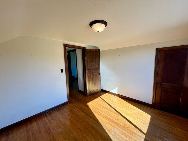 Building Photo - Large 3 Bed 2 Bath Single Family Home in M...
