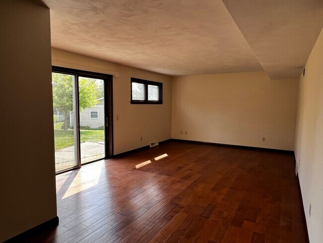 Building Photo - Spacious Home with Remodeled Open-Concept Kitchen, Water Utilities Included. VERONA Schools