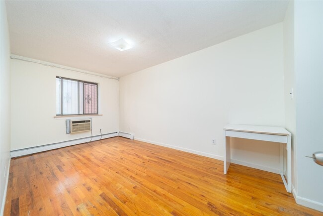 Building Photo - 140-44 34th Ave