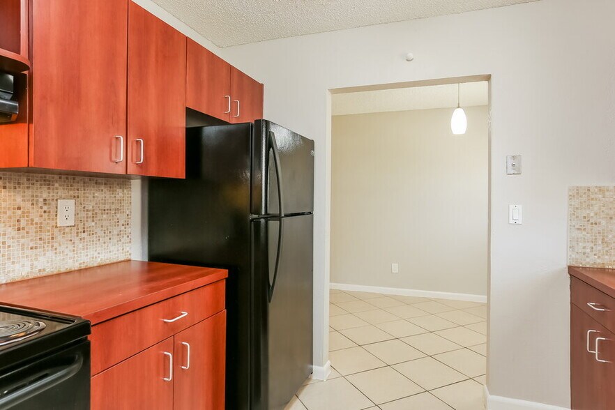 Building Photo - 357 NW 6th Ct