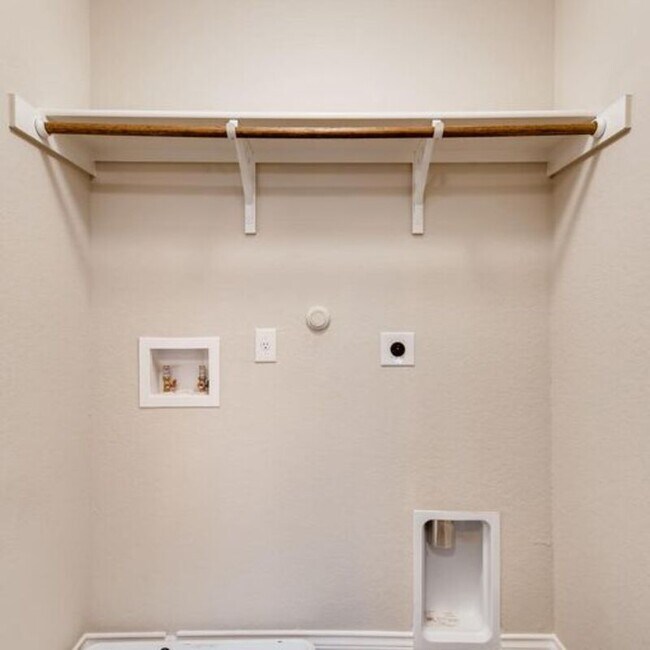 Building Photo - 8931 Lamus Wheel