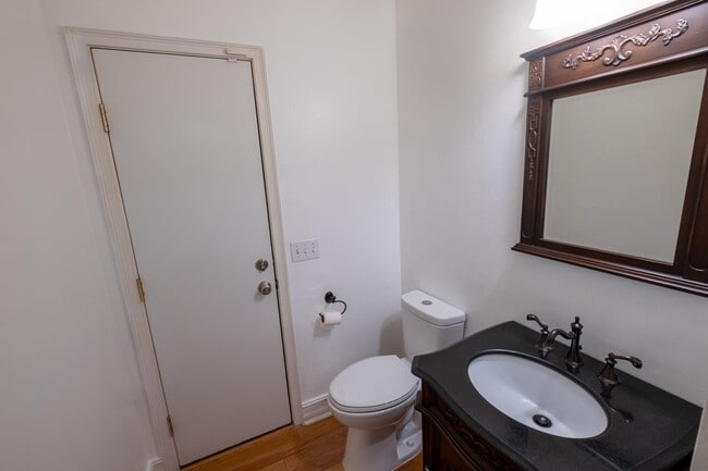 Building Photo - 3510 Gardenview Way