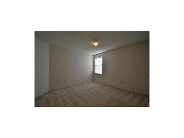 Building Photo - 907 Sanden Blvd