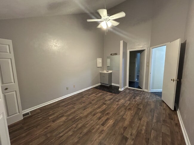 Building Photo - Spacious 2 bedroom townhouse with an additional loft located near TCC!