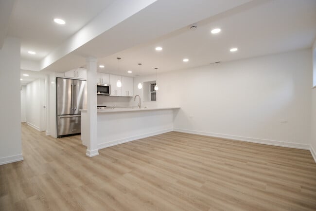 Building Photo - 1139 N Winchester Ave