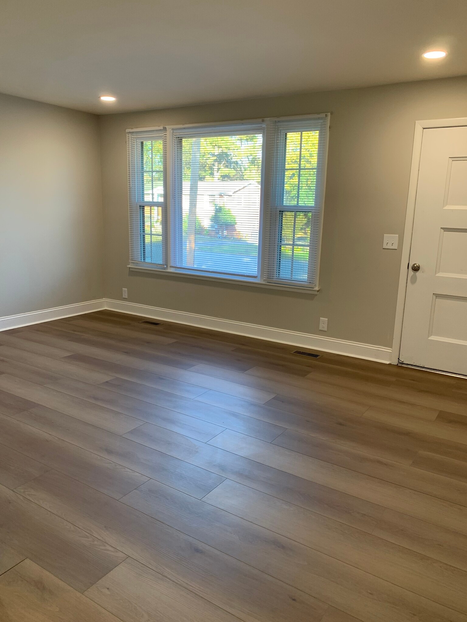 Building Photo - 276 Bonnasprings Dr